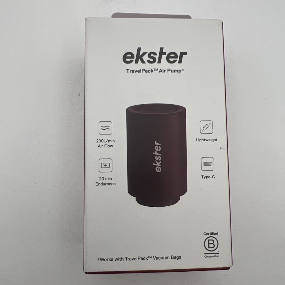 Ekster TravelPack Air Pump Rechargeable Vacuum for TravelPack Bags in Wine Red
